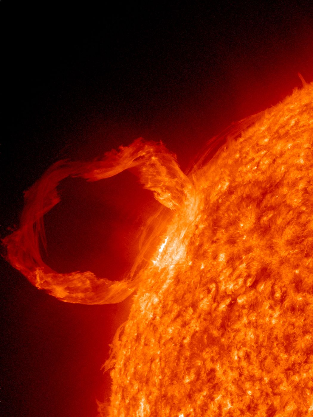 Una erupción captada en la superficie solar por el observatorio SDO.