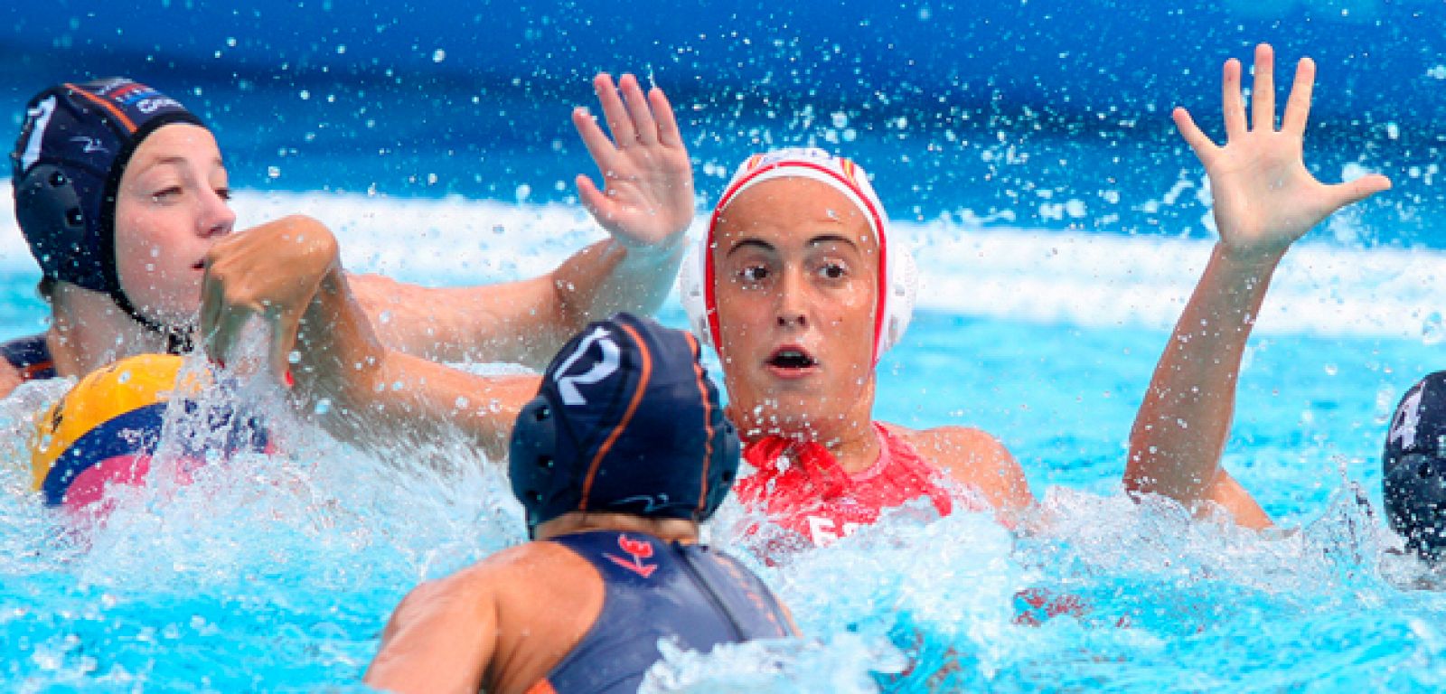 Las chicas del waterpolo han perdido contra Holanda, pero se meten en los cuartos.