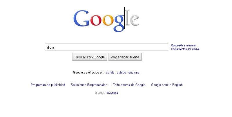 El logo de Google aparece en gris y se colorea a medida que se teclea la búsqueda