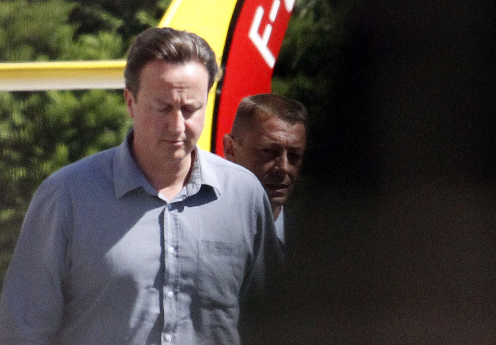 El primer ministro británico, David Cameron, llega a Francia