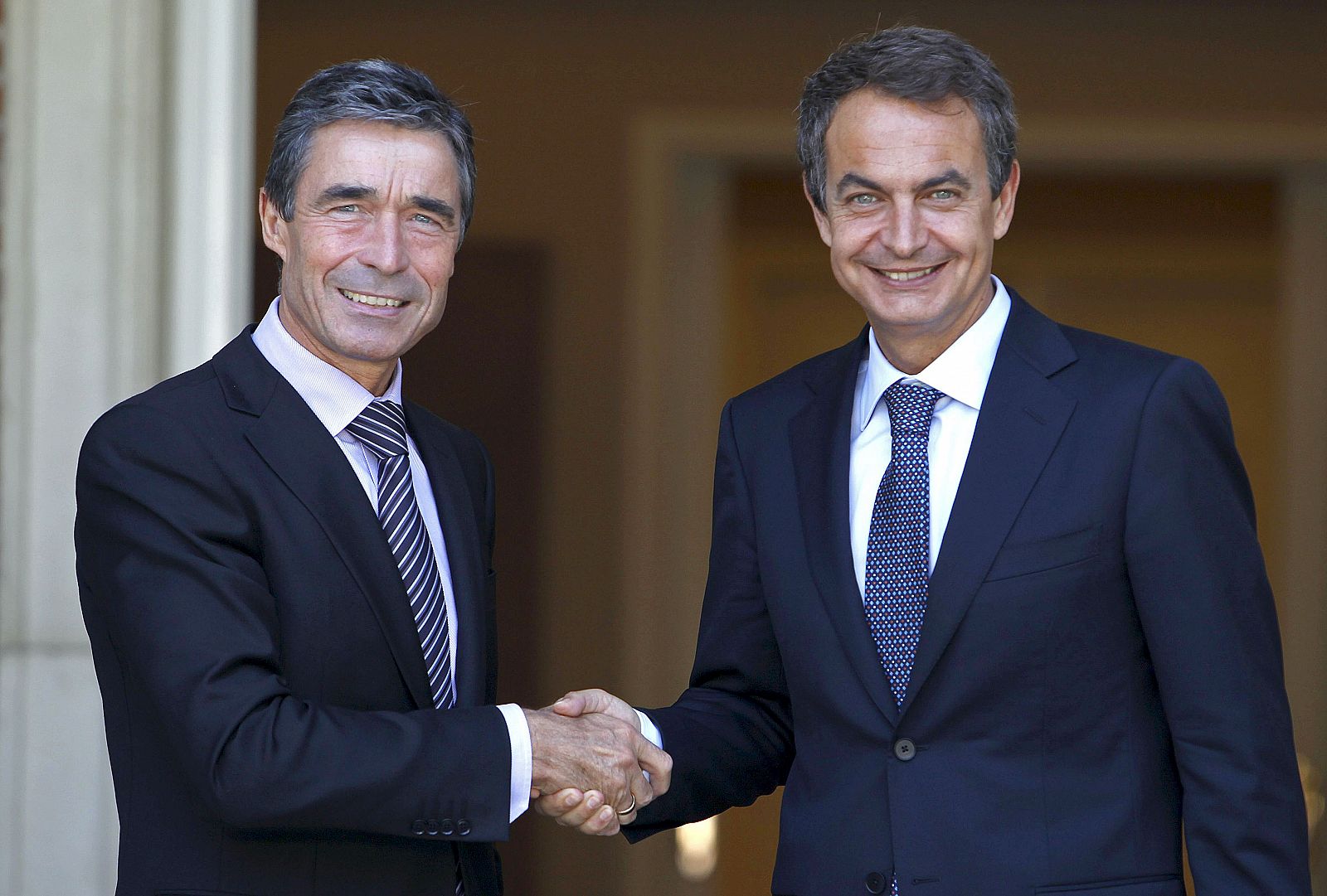 El presidente José Luis Rodriguez Zapatero ha rechazado la petición del secretario general de la OTAN de enviar refuerzos para Afganistán.