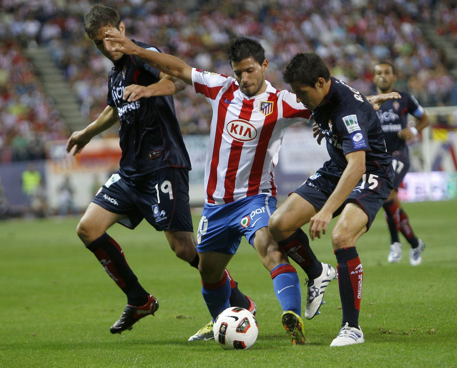 'Kun' Agüero volverá a ser la referencia en ataque del Atlético de Madrid, junto a Forlán, para el encuentro ante el Athletic en San Mamés.