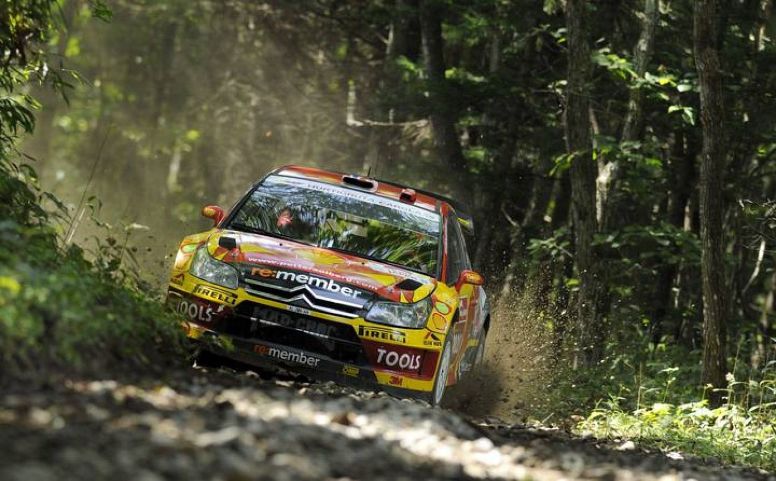 El piloto noruego Petter Solberg conduce su Citroen Xsara WRC