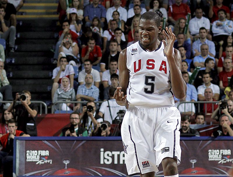 El jugador estadounidense Kevin Durant ha sido clave, con sus 38 puntos, para ganar en la semifinal del Mundial de Turquía a la selección de Lituania.
