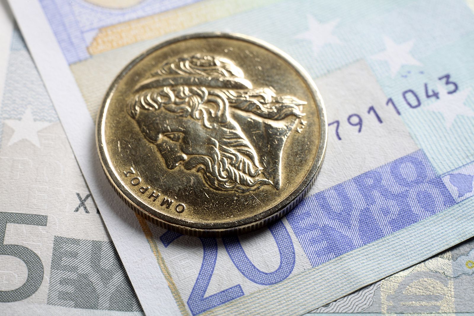 Grecia coloca 1.170 millones de euros en deuda a seis meses a un 4,82% de interés