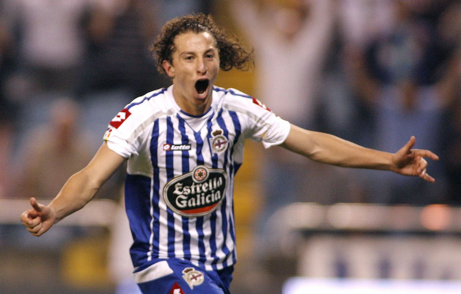 El centrocampista mexicano del Deportivo, Andrés Guardado, celebra el segundo gol del equipo gallego.