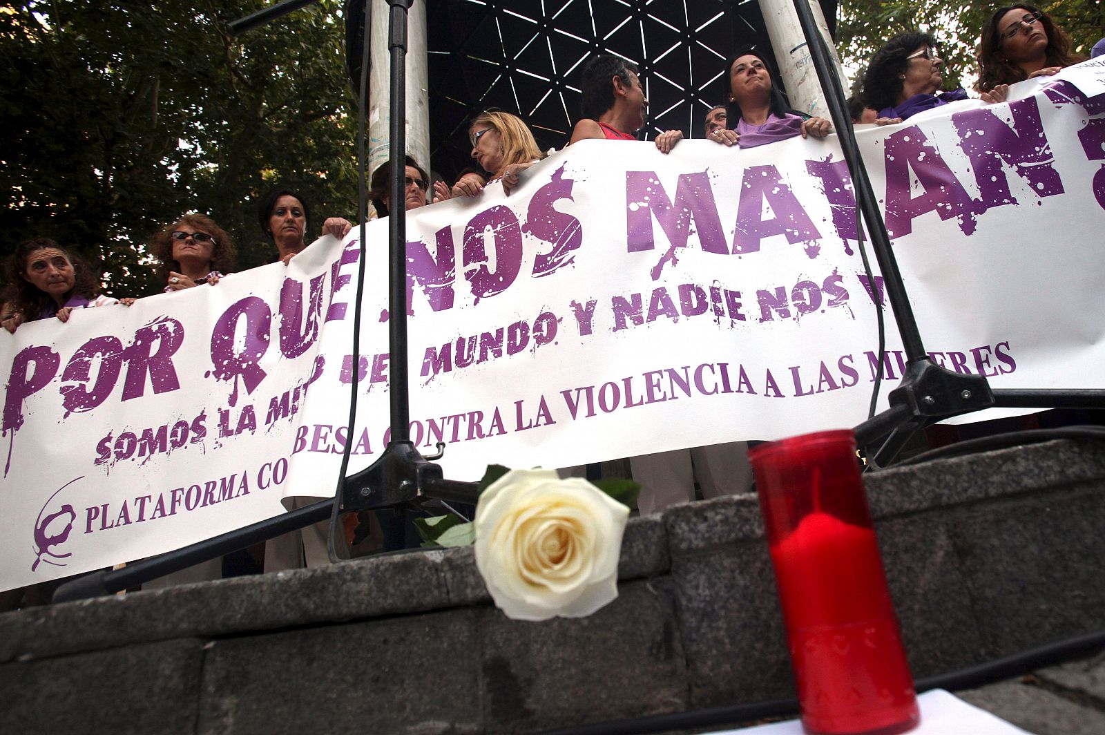 Concentración de repulsa por el último asesinato de una mujer de Córdoba