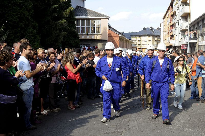 Alrededor de doscientos mineros han iniciado desde la localidad leonesa de Villablino la segunda "marcha negra" de la historia en España