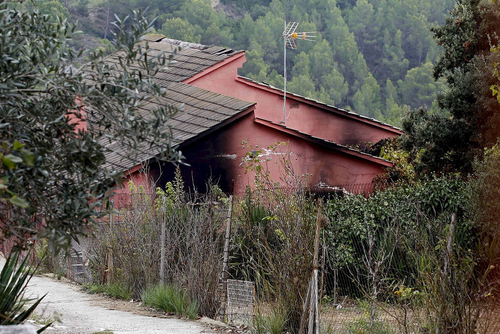 Vivienda de Els Hostalets de Pierola en la que un menor de 11 años ha muerto y tres personas más de la misma familia han resultado intoxicadas