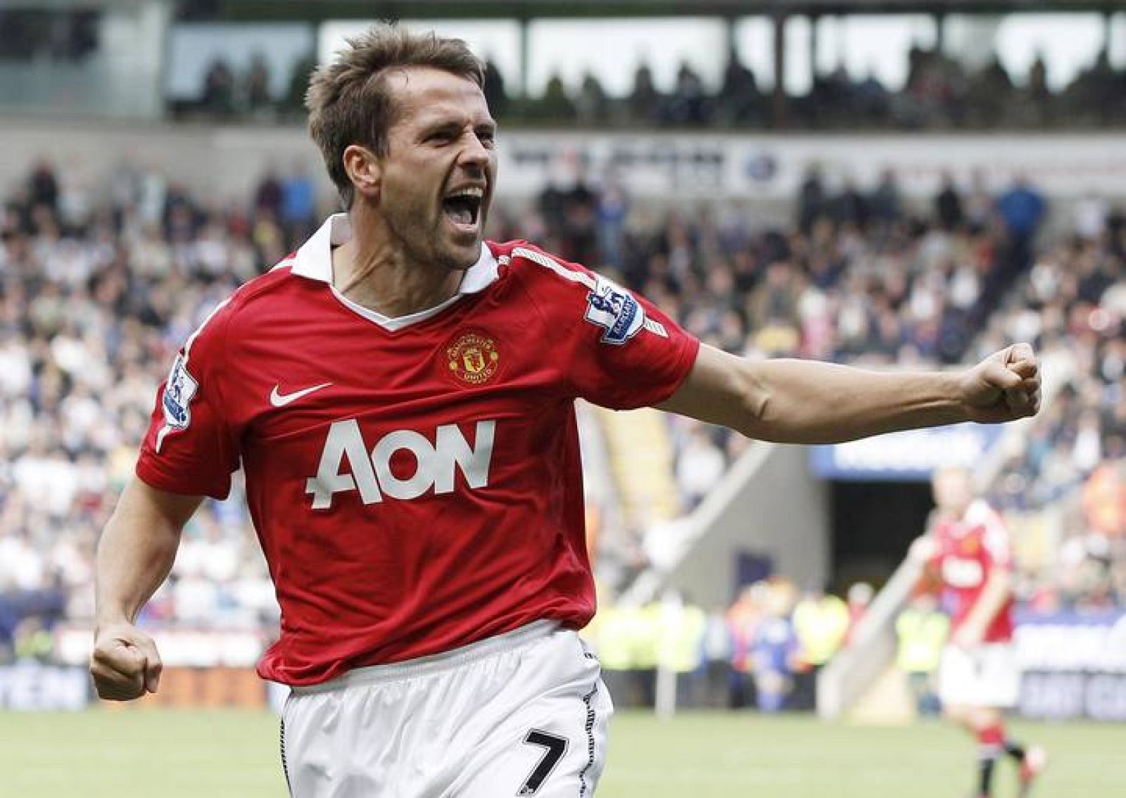 El jugador del Manchester United Michael Owen celebra el gol del empate ante el Bolton Wanderers.
