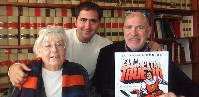 De izqda. a dcha. Armonía Rodríguez (la esposa de Victor Mora) Pau Vergara (Guionista y productor de la película) y Víctor Mora.