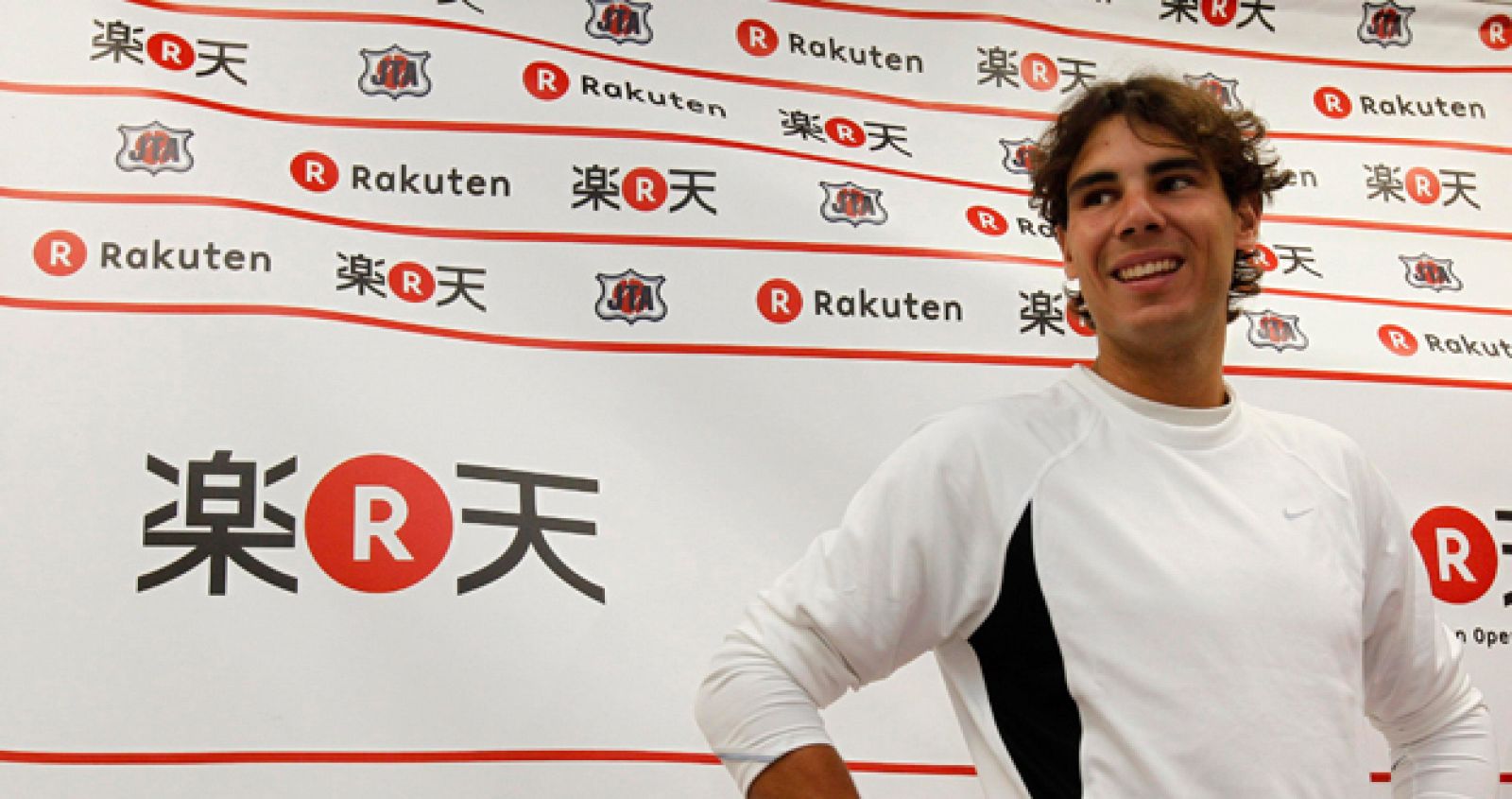 Rafa Nadal posa ante los medios de comunicación en la rueda de prensa previa a la disputa del Open de Japón.