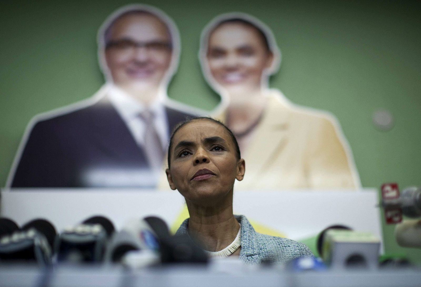 La candidata del Partido Verde (PV) a la Presidencia de Brasil, Marina Silva, ofrece una rueda de prensa