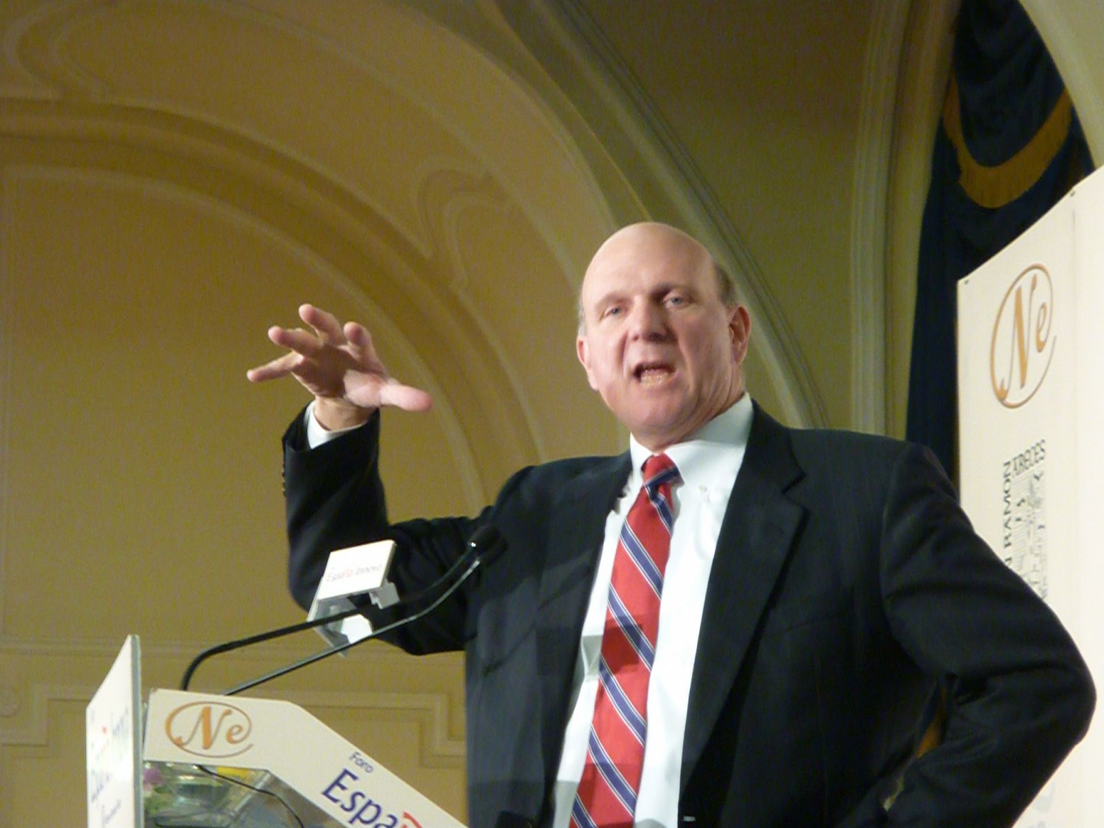 Steve Ballmer, CEO de Microsoft, durante la charla que ha ofrecido en Madrid en el Foro de Nueva Economía