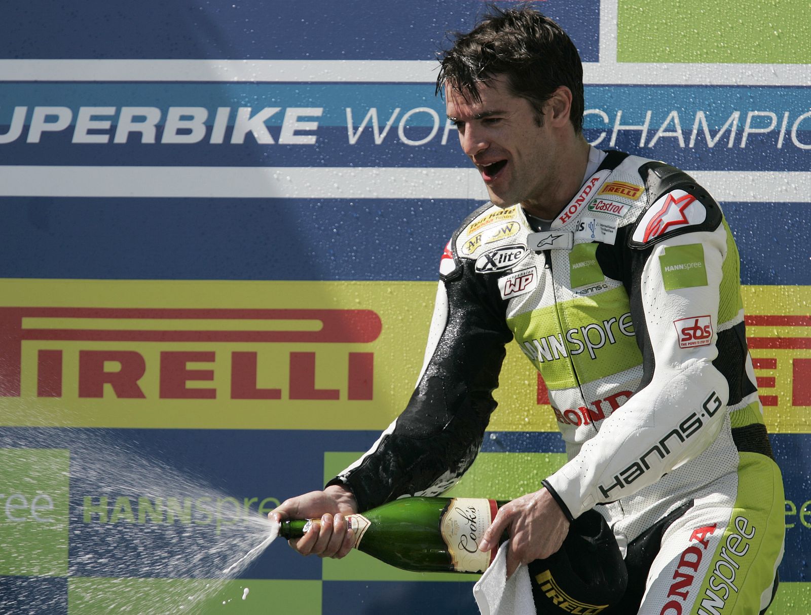 El piloto español Carlos Checa en una foto de archivo durante el mundial de Superbikes.