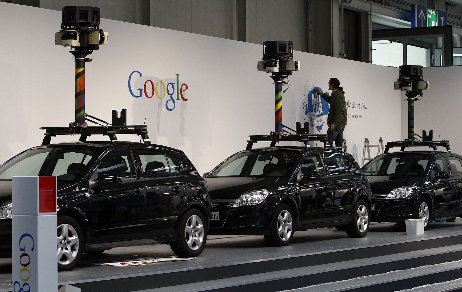 Google ha recibido multas por obtener información privada a través de redes wifi con los coches de Street View
