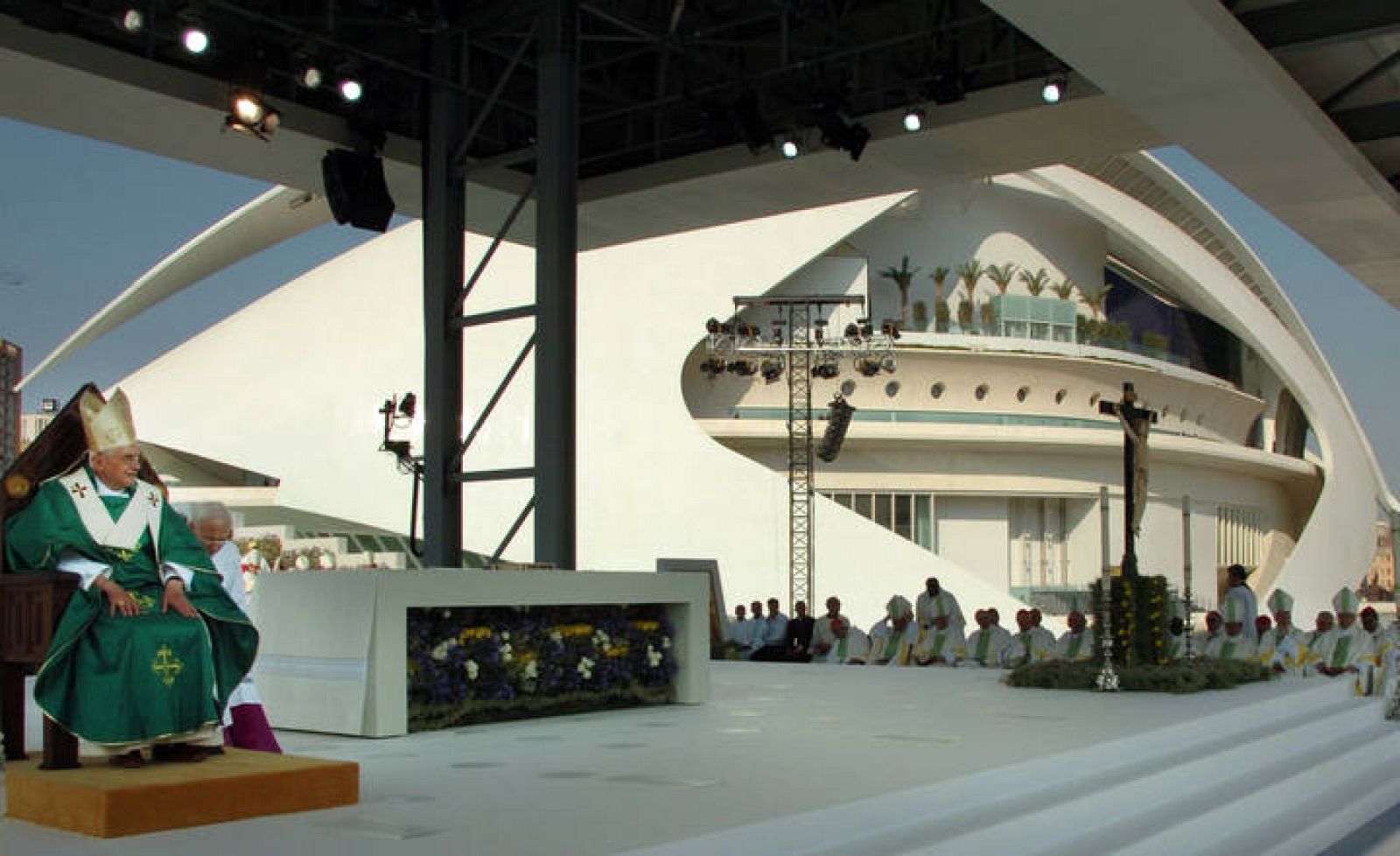 Pope Benedict XVI leads a mass in Valencia