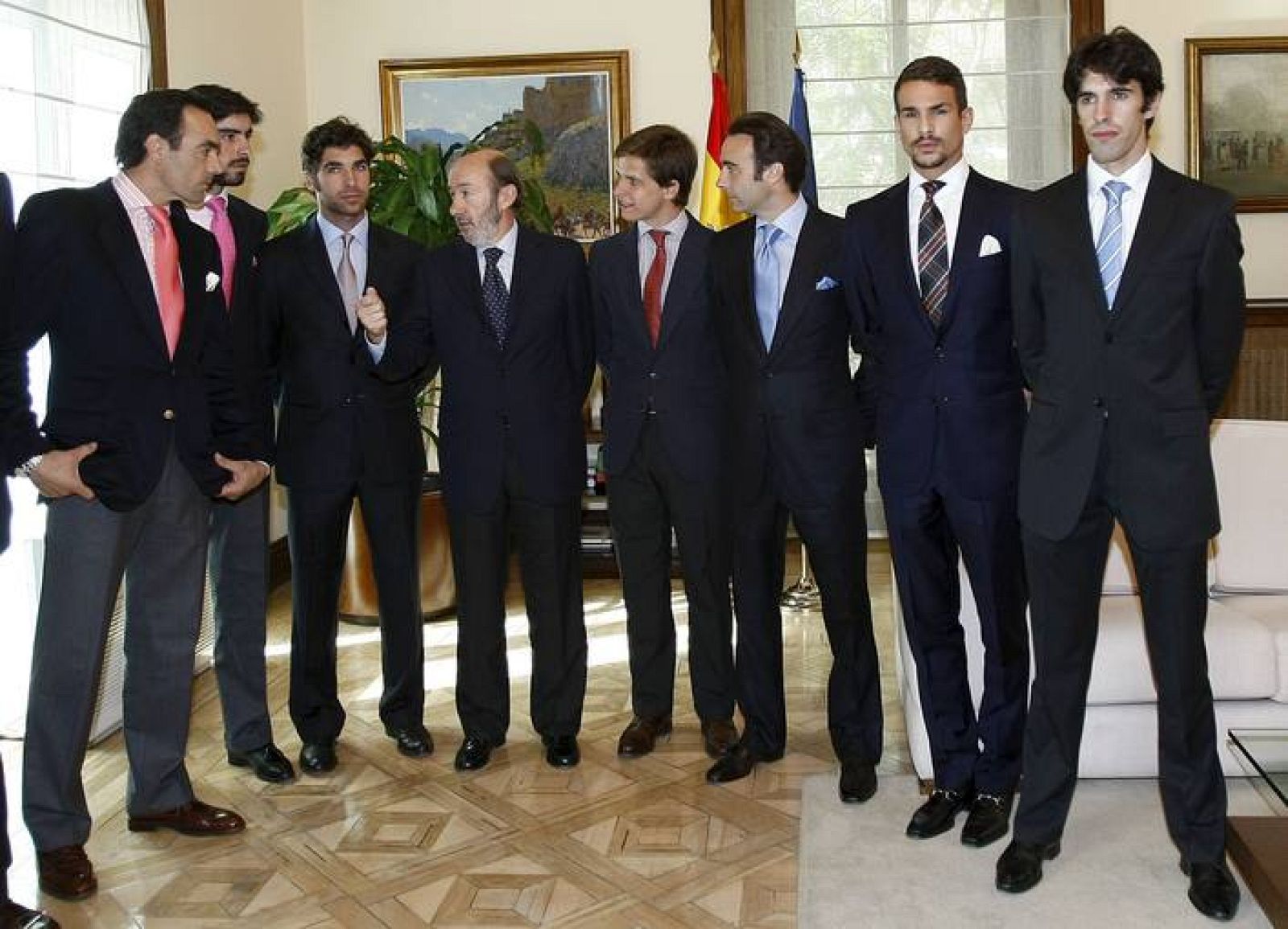 Rubalcaba se ha reunido con varios toreros en la sede del Ministerio del Interior