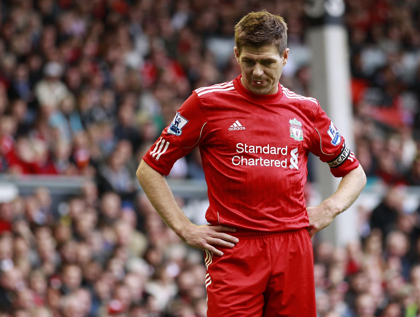 El capitán del Liverpool, Steven Gerrard, refleja la situación del equipo