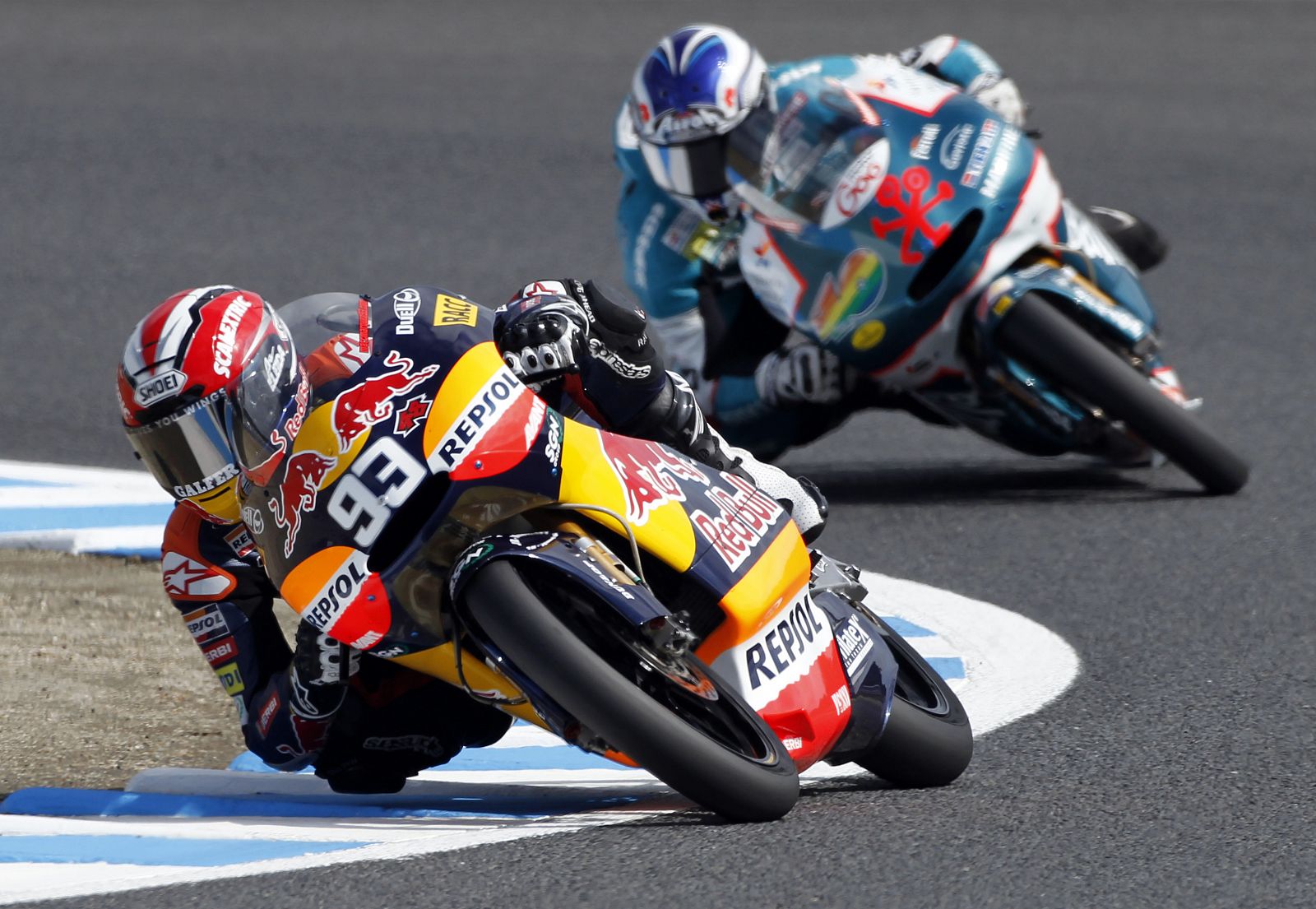 Márquez, Terol y Espargaró luchan por el liderato en 125cc.