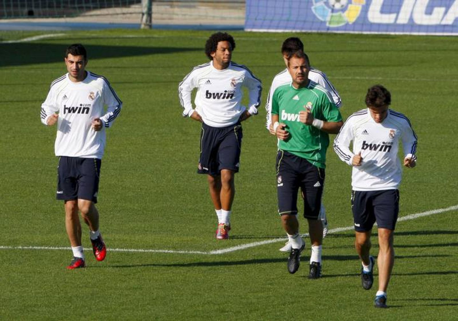 Raúl Albiol, Marcelo Vieira, Jerzy Dudek y Pedro León durante su regreso a los entrenamientos