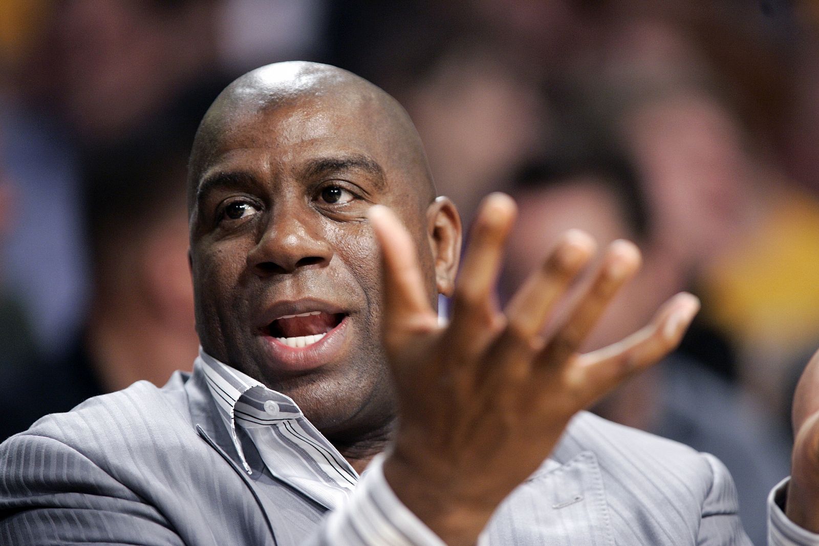 'Magic' Johnson vende sus acciones de Los Angeles Lakers