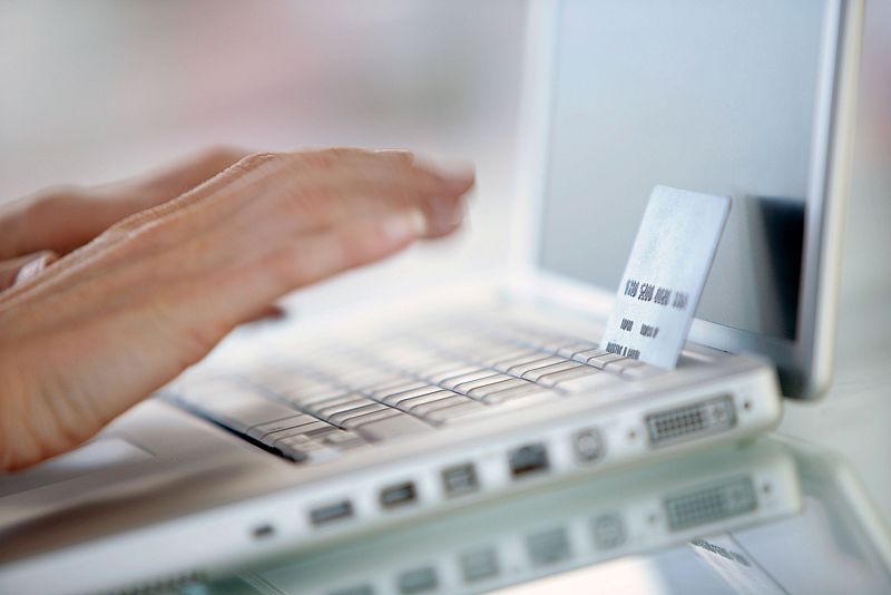 La Lotería Nacional no se puede comprar por Internet, lo que se hace es reservar el décimo o acordar una forma de envío con el administrador.