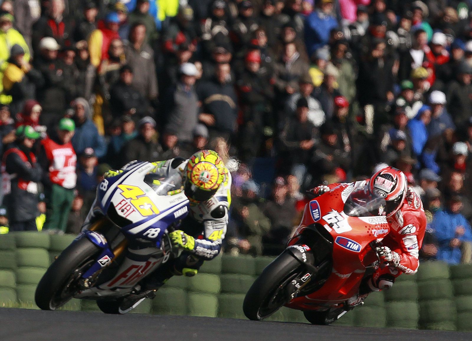 Rossi pelea con Hayden (Ducati) en el pasado GP de Australia