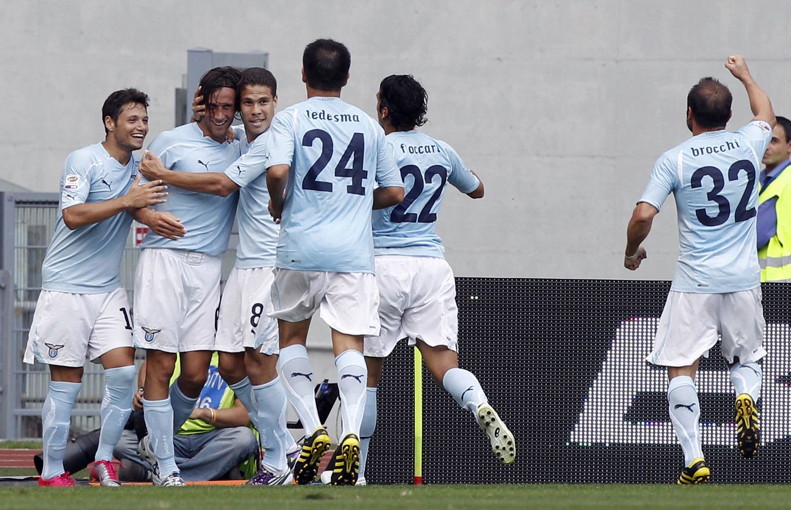 Los jugadores del Lazio celebran un gol.