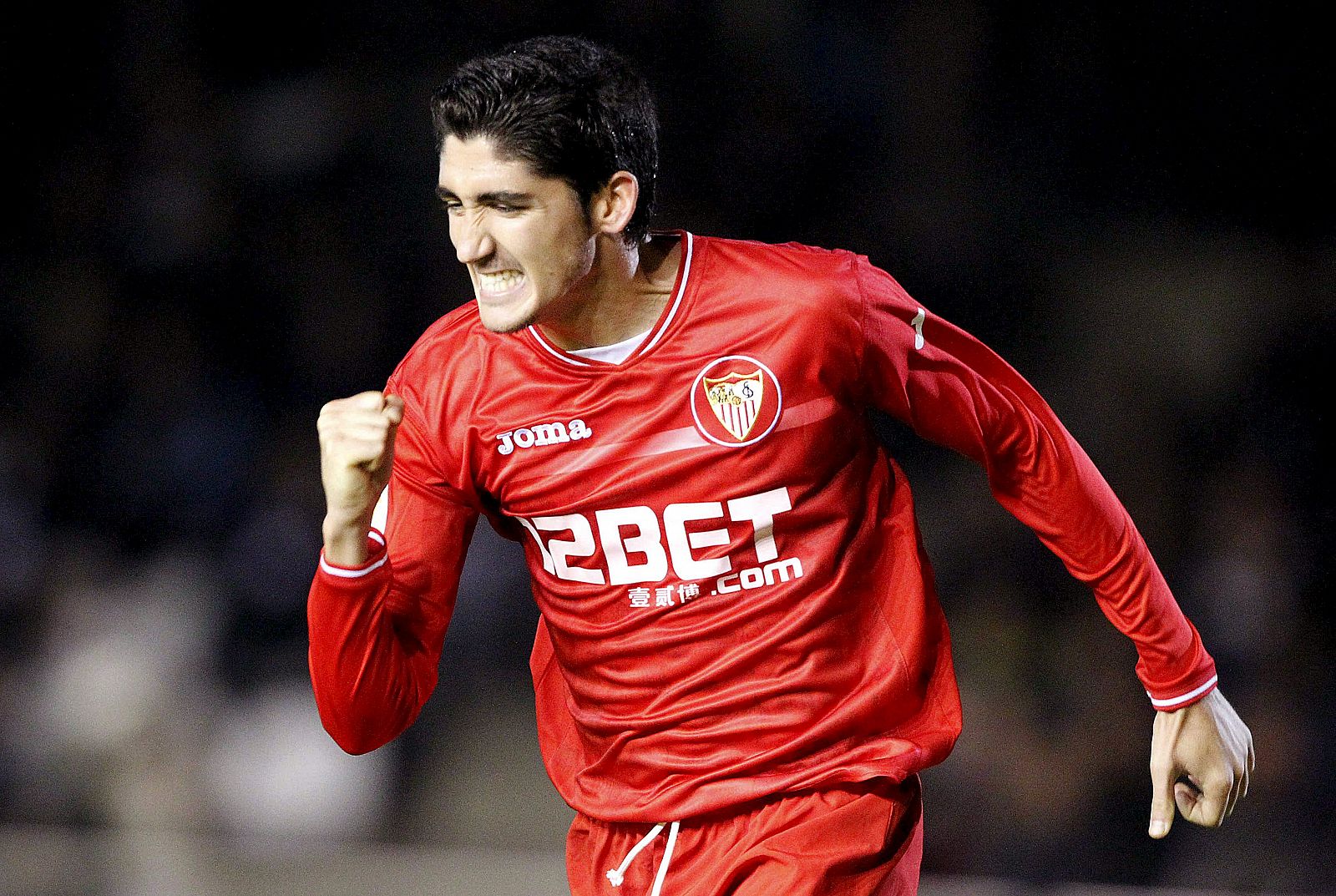 El delantero del Sevilla CF José Carlos Fernández celebra la consecución de uno de los goles de su equipo frente al Real Unión.