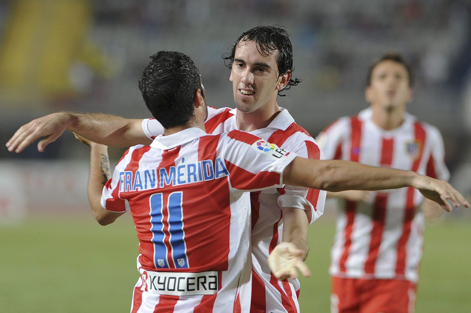 Fran Merida (izquierda) y Godín celebran el primer gol.