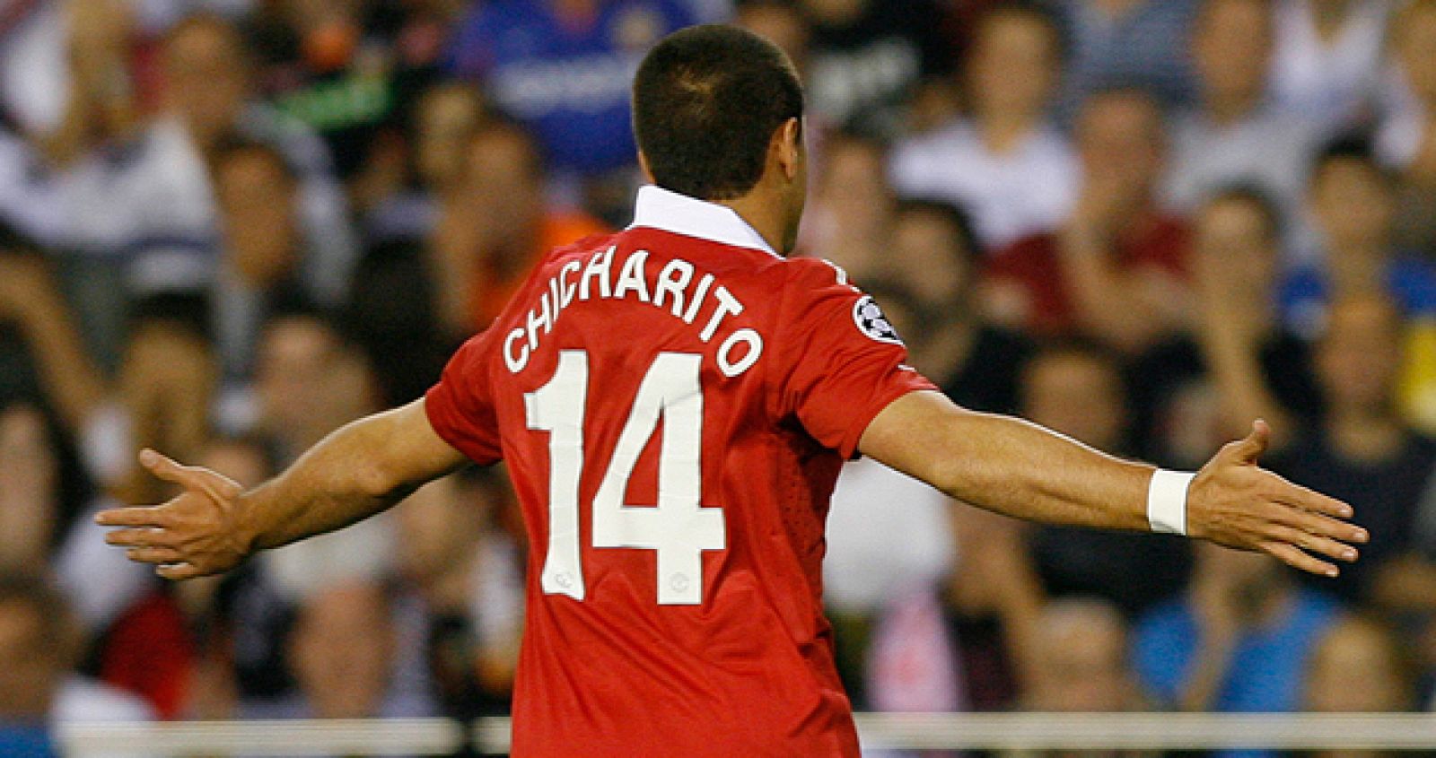 El jugador del Manchester United, Javier Hernandez 'Chicharito', celebra un gol.