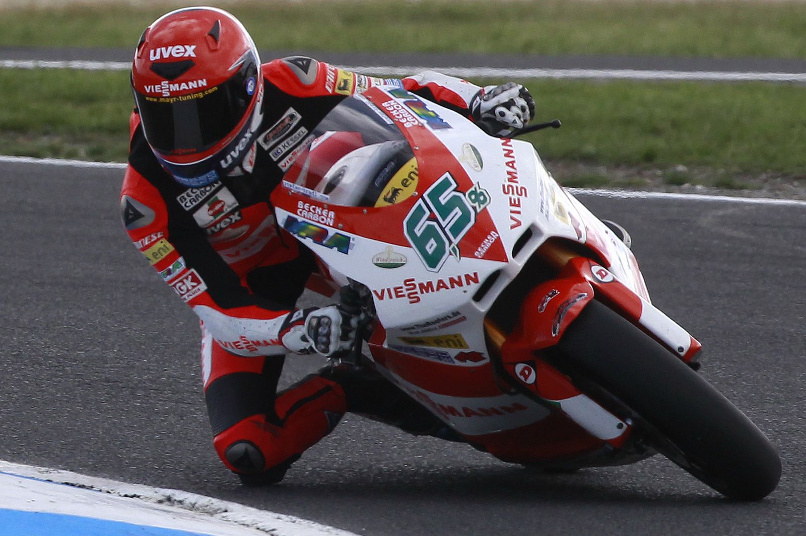 Stefan Bradl logra su tercer Gran Premio tras la victoria de Portugal.