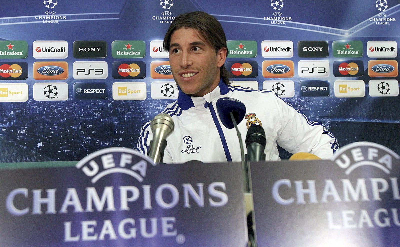 El defensa del Real Madrid Sergio Ramos, en rueda de prensa en el estadio San Siro en Milán.