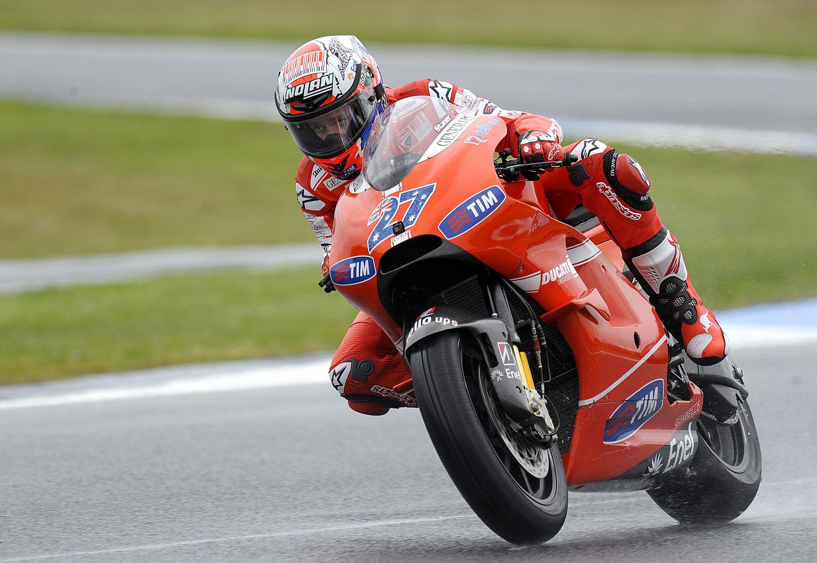 Casey Stoner lidera en Cheste el último entrenamiento libre de la temporada.