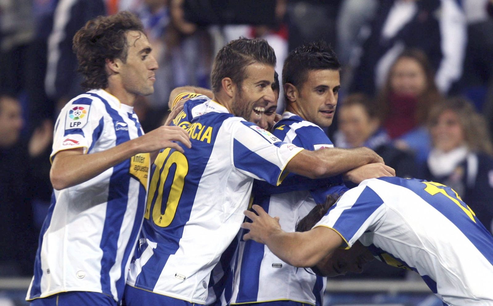 El centrocampista argentino del RCD Espanyol, Pablo Osvaldo, celebra su gol.