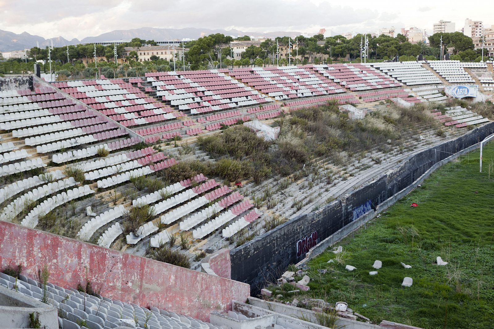 Vista del estadio de fútbol Lluis Sitjar, inaugurado en 1945 y que fue el estadio oficial del RCD Mallorca hasta 1999.