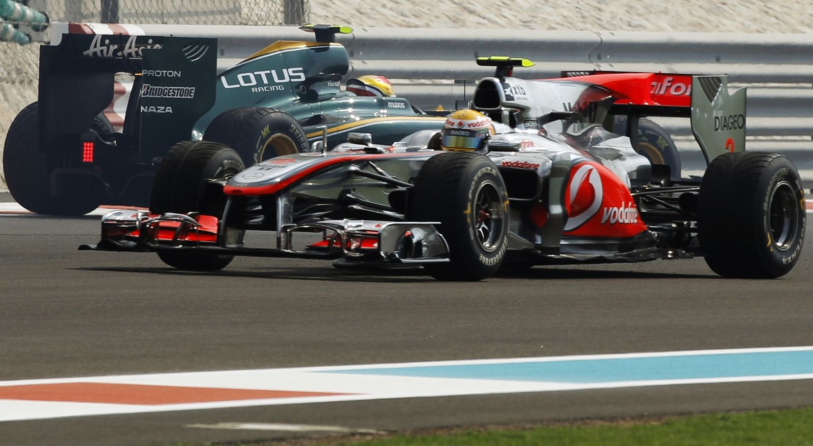 El coche de Hamilton (McLaren) ha sido el más rápido en segunda sesión de entrenamientos libres del GP de Abu Dabi.