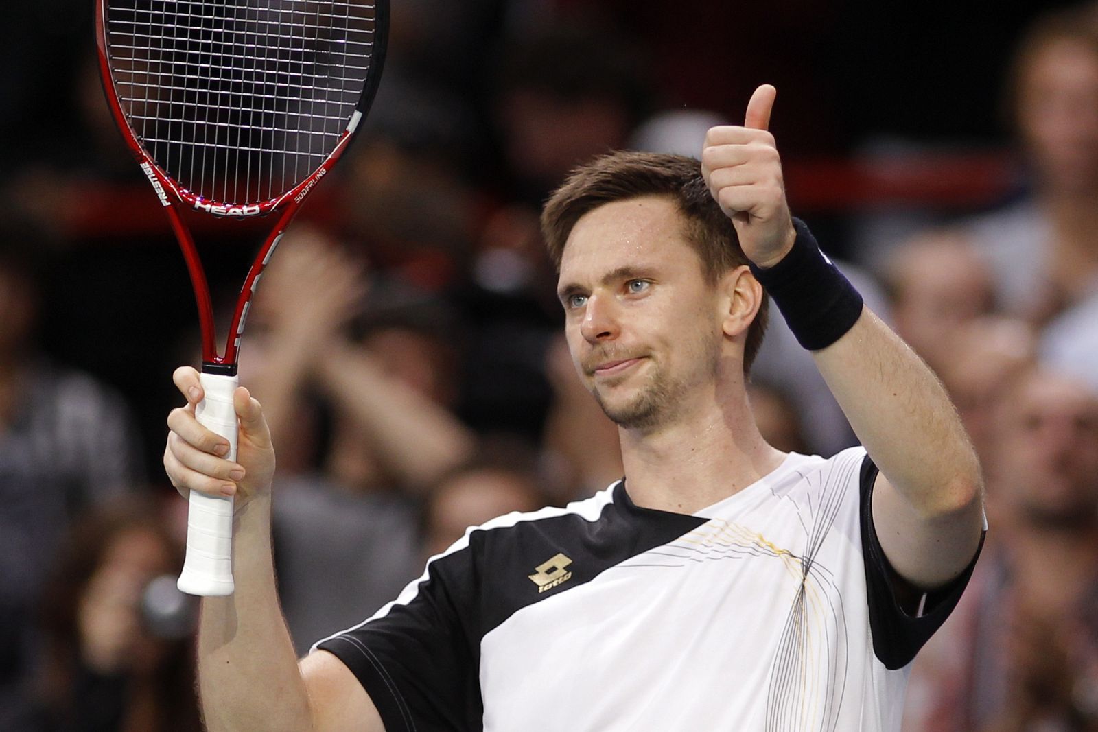 Soderling celebra la victoria ante el francés Llodra que le da el pase a la final del Masters Paris-Bercy.