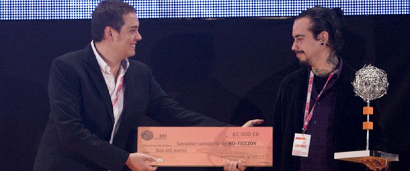 Ricardo Villa entrega el INVI en la categoría de No Ficción