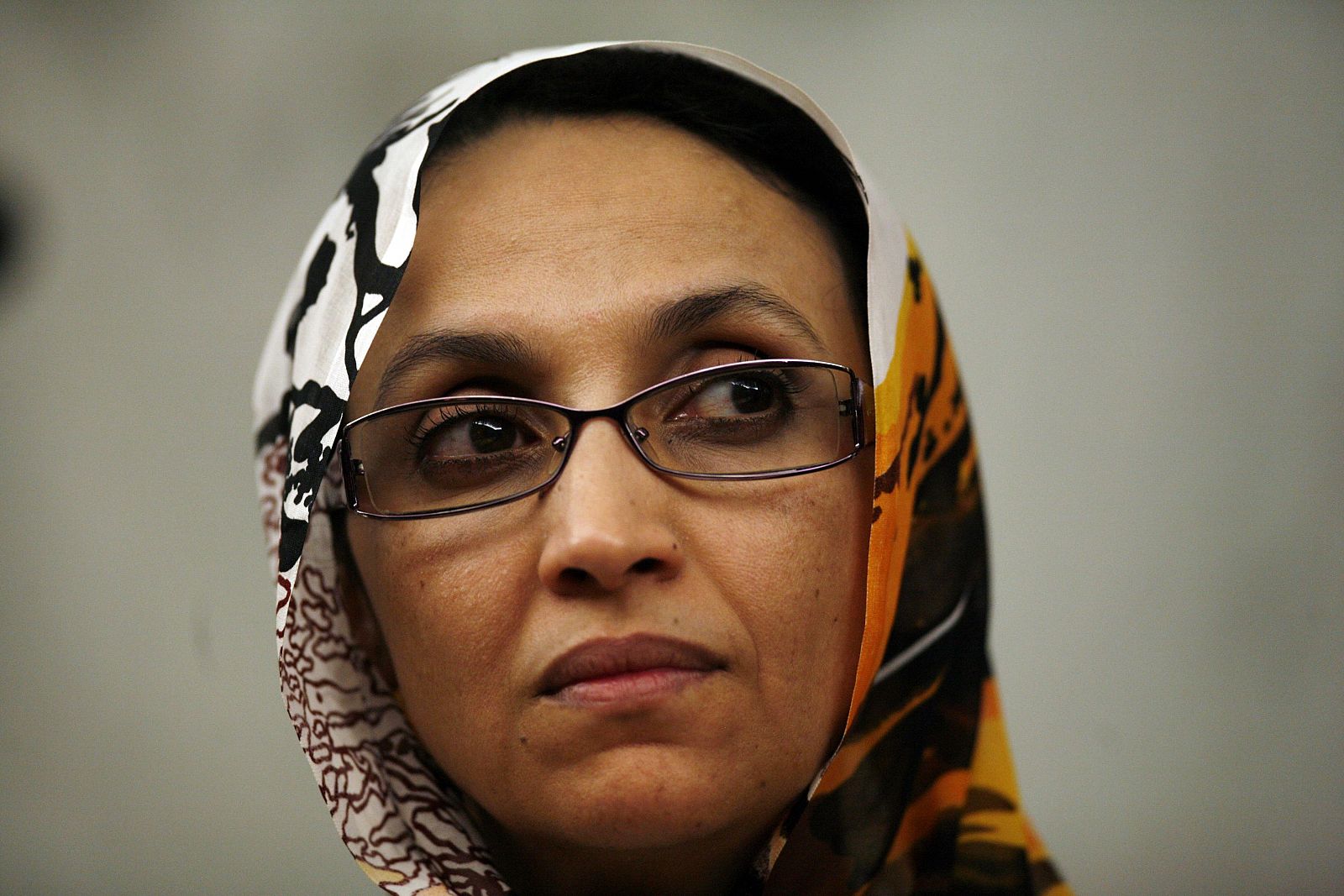 La activista saharaui Aminatu Haidar quiere estar al lado de su pueblo "que sufre la represión de Marruecos".