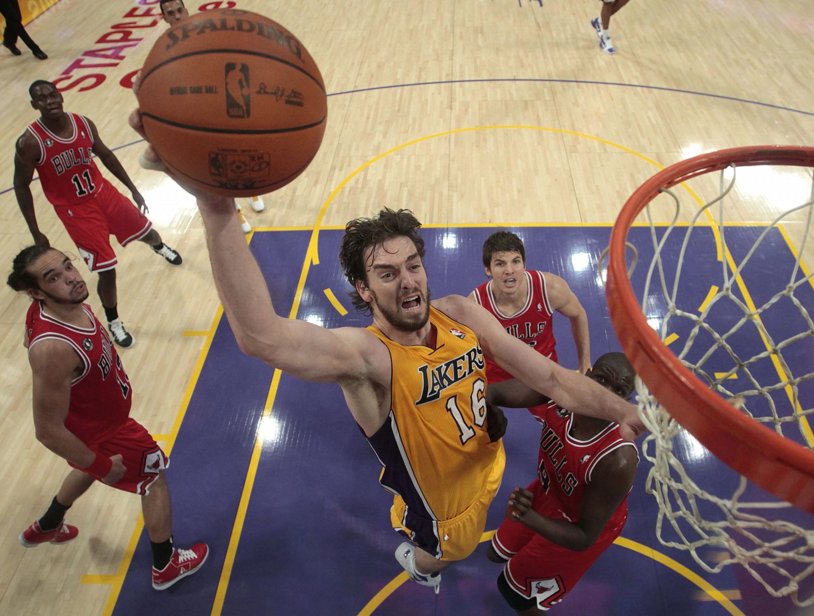 Los Ángeles Lakers de Pau Gasol acabaron con los Chicago Bulls (98-91).