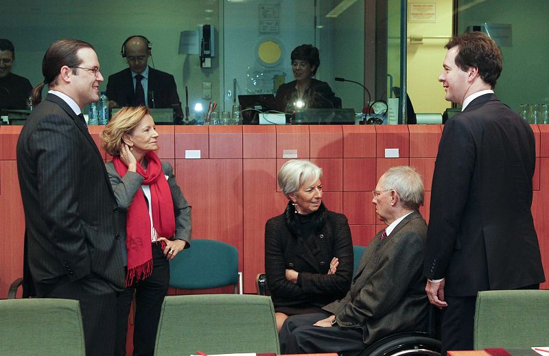 Finances ministers, Sweden's Borg, Spain's Salgado, France's Lagarde, Germany's Schaeuble and Britain's Osborne talk together during a EU finance ministers meeting in Brussels