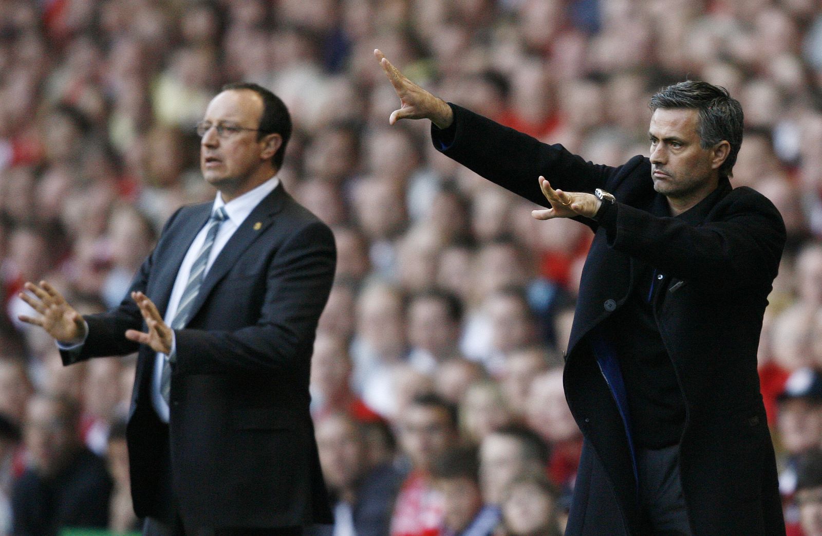 Fotografía de archivo de José Mourinho (R) y Rafa Benítez.