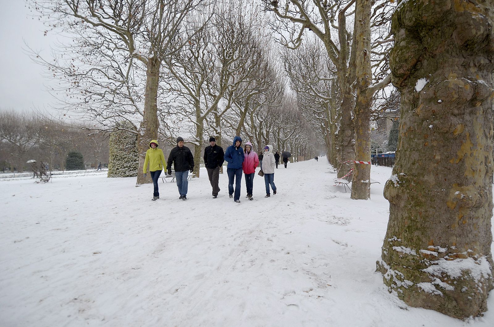 PRIMERA NEVADA DE LA TEMPORADA EN PARÍS