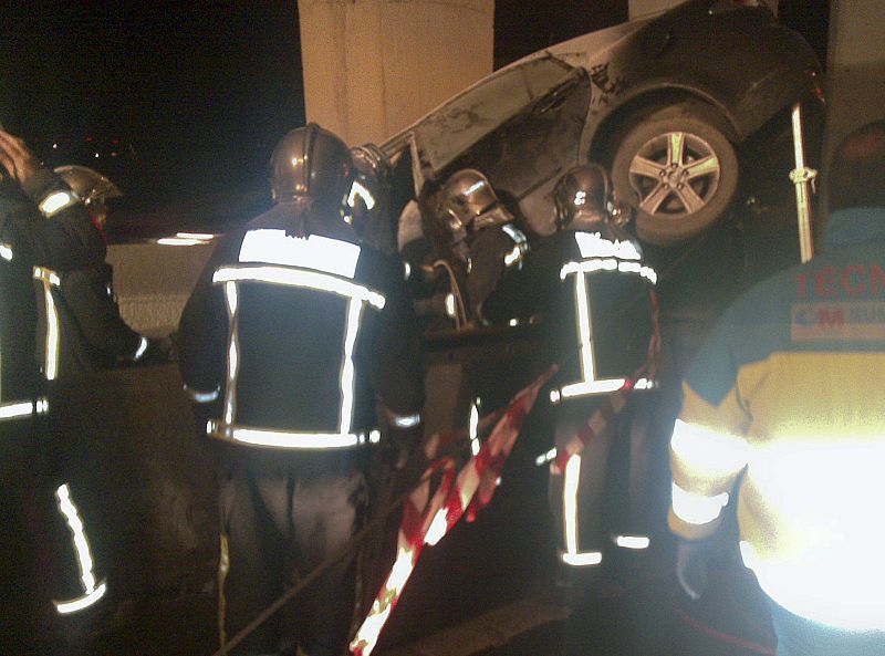 Accidente ocurrido en la A-2 a la altura Torrejón de Ardoz (Madrid) en el que un hombre de 27 años ha fallecido tras volcar el vehículo que conducía