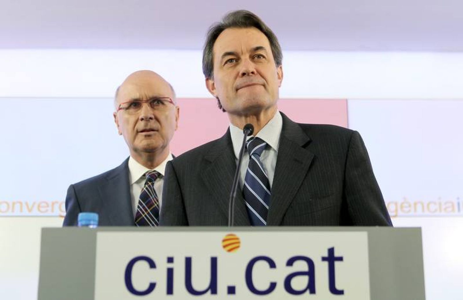 Duran anuncia junto a Artur Mas que seguirá en Madrid y no entrará en el nuevo Gobierno de la Generalitat.