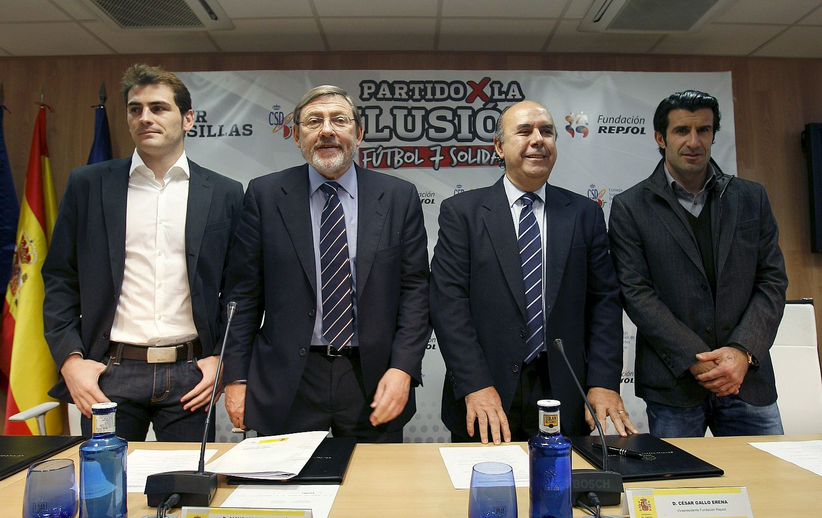 Casillas ha estado en la presentación del "Partido por la Ilusión", junto a Lissavetzky y Figo