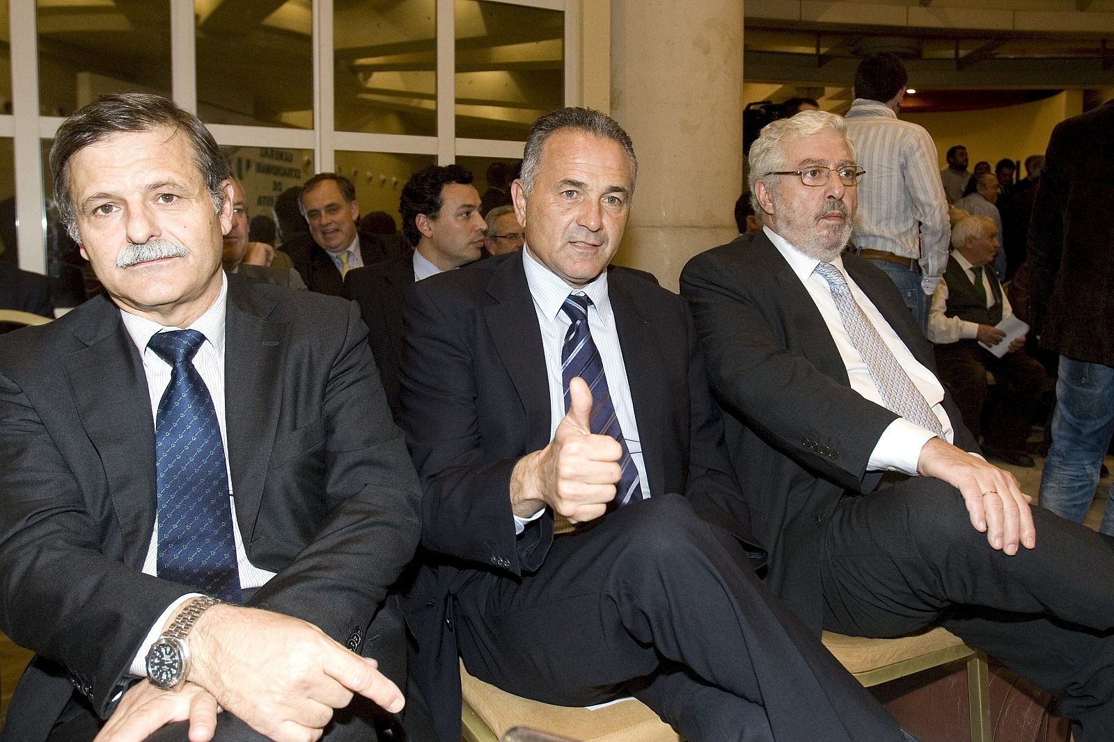 Los administradores judiciales del Real Betis; el ex futbolista Rafael Gordillo, Carlos Ruiz Huidobro y José Antonio Bosch.