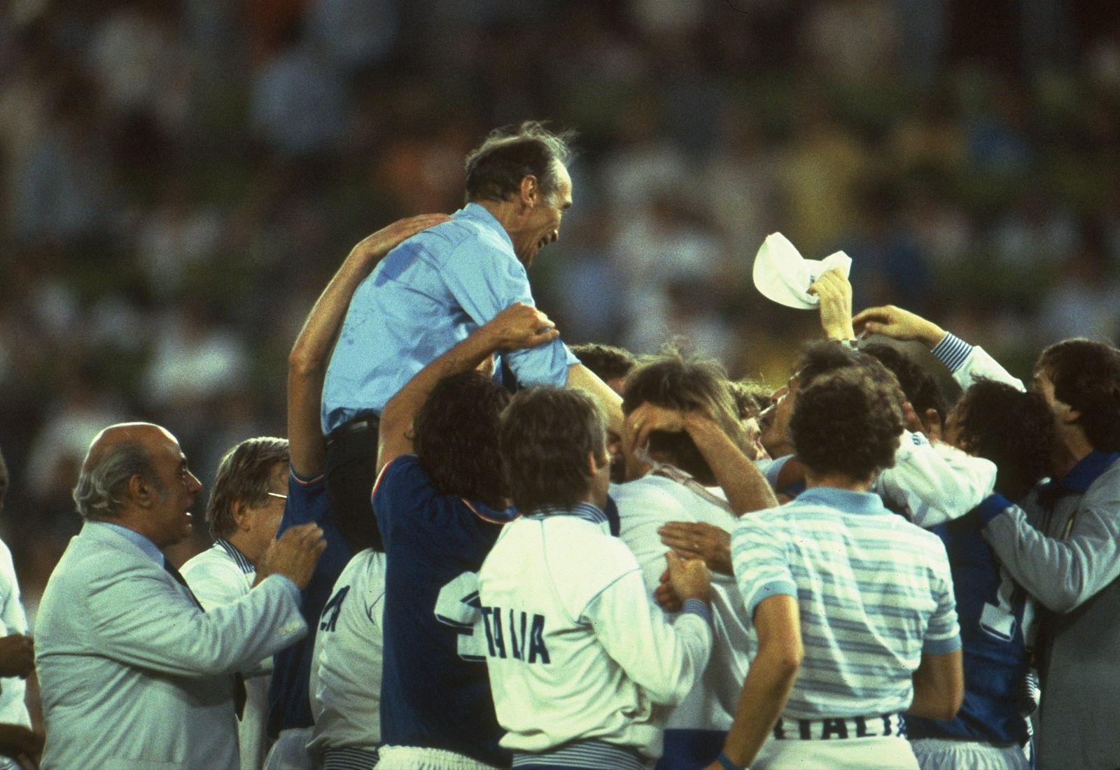 Enzo Bearzot celebra el triunfo de la selección italiana en la final ante Alemania en 1982